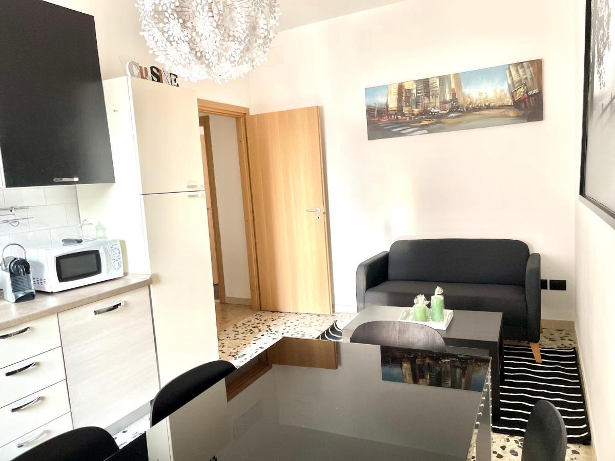 Residenza Filippini Apartment เวโรนา ภายนอก รูปภาพ